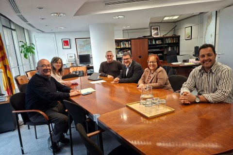 Los representantes de Calafell y Cunit con Manel Nadal.