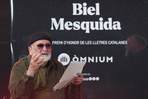 El escritor y poeta Biel Mesquida.