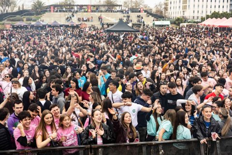 Miles de estudiantes y profesores en el Parc del Francolí en Tarragona.