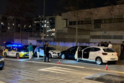 El accidente de tráfico se ha registrado en la calle Guillem Oliver, en la puerta de la Escola Tarragona.