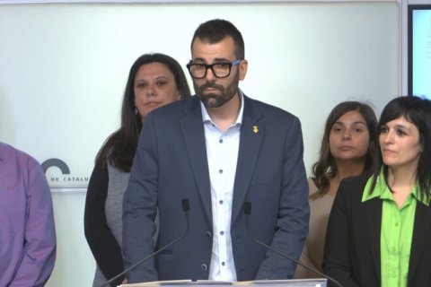 El alcaldable de Amposta, Èric Esteban, ha sido presentado hoy en el Parlament por Sílvia Orriols.