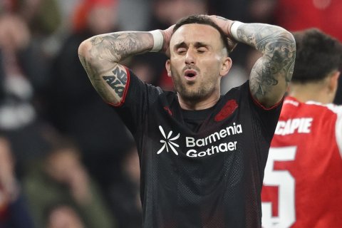 Aleix García lamenta una ocasión con el Bayer Leverkusen.