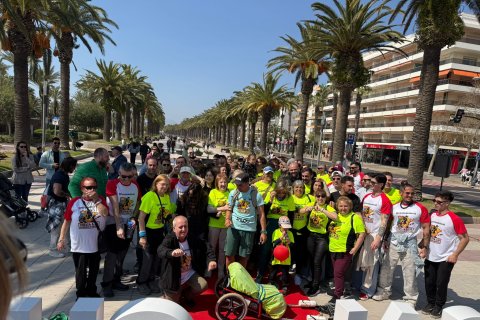 David cruzó la meta vestido con una camiseta azul con la inscripción “Volta Península Ibèrica.