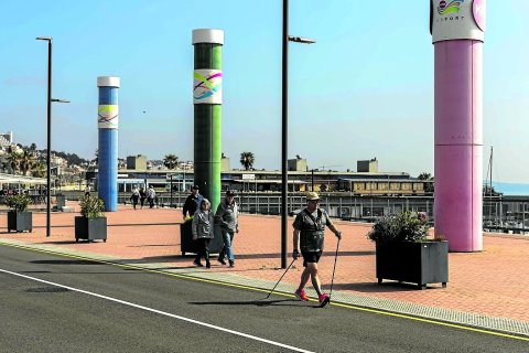 El litoral se ha convertido en un espacio ideal para hacer deporte o pasear.