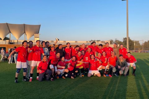 El equipo del colegio de médicos de Tarragona, celebrando su victoria.