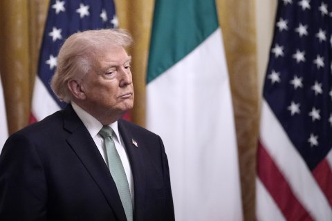 Donald Trump ha anunciado que pospone durante cinco días los ataques contra objetivos energéticos iraníes porque mantiene conversaciones con Irán para un posible alto el fuego