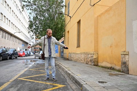 L’historiador reusenc Joan Olivella situa el pou a l’alçada entre l’Institu Baix Camp i la finca de Pich Aguilera.