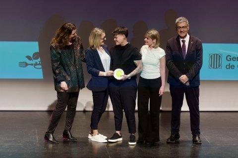 El restaurante Reversible de Deltebre recogiendo su distinción