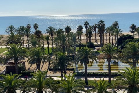 Las vistas de la terraza que se alquila dos horas por 900 euros en el paseo Jaume I de Salou.