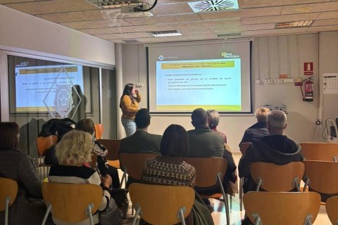 Una sessió informativa al Centre Cívic Mestral.