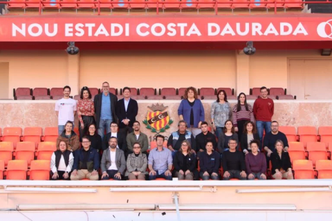 La foto de familia en el palco del Nou Estadi Costa Daurada.