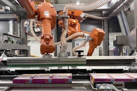 La nueva línea es capaz de fabricar 1.800 unidades de producto por minuto.