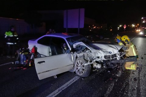 El aviso al 112 se ha producido a las 21.39 horas y los Bombers han desplazado 3 dotacione