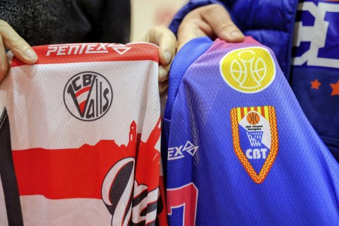 CB Valls y CBT se miden en un derbi de vértigo.