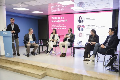 Un instante de la mesa redonda organizada por la AED en la sala Victoria Climent del Diari de Tarragona.