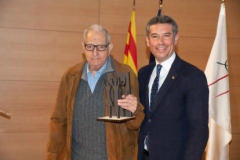 Cirbián recibió el reconocimiento del alcalde de El Vendrell.