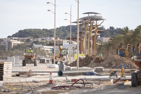 El avance de los trabajos de renaturalización del paseo de La Pineda.