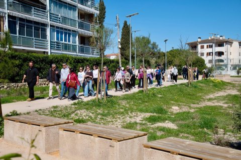 El nuevo ramo de vía verde se inauguró con una caminata popular.