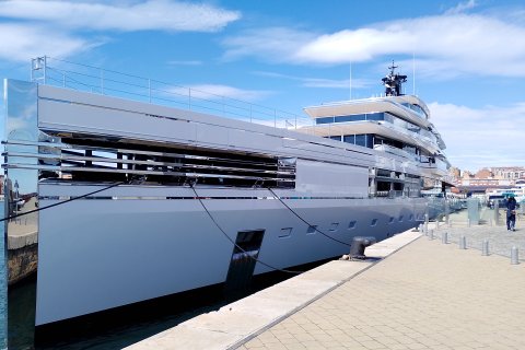 El Ulysses, atracado junto al Moll de Lleida, en las instalaciones de la Marina Port Tarraco.
