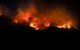Las llamas que arden en el incendio de Paüls, en la zona del Parque Natural dels Ports
