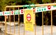 Un cartel que informa sobre la prohibición de acceder a las pozas de La Febró por riesgo de incendio