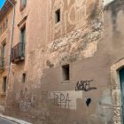 Pintadas en un edificio histórico de El Vendrell