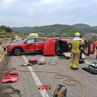 El conductor del vehículo volcado ha tenido que ser excarcelado por el techo