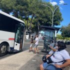 El nuevo bus en la estación de tren de Calafell