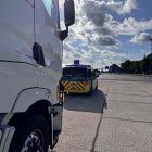 Un camión en el control de la AP-7