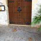 Así ha quedado el Ayuntamiento de L'Arboç después de que lanzaran huevos en la fachada