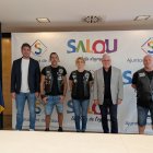 dijous 02 octubre 2025

L’alcalde de Salou, Pere Granados, i el regidor d’Esports, Yeray Moreno, han rebut aquest dijous a representants del Moto Club Barenys, amb l’objectiu de conèixer de primera mà tots els detalls del programa de la I Botifarrada Motera, que tindrà lloc el proper 11 d’octubre a la Plaça de les Comunitats Autònomes, de 09:00 a 19:00 hores.

Aquesta primera edició, que preveu reunir més d’un miler de motoristes vinguts d’arreu, neix amb la voluntat de consolidar-se dins del calendari festiu i cultural de la ciutat, i s’emmarca en l’estratègia municipal de promoure activitats que fomentin la convivència ciutadana, l’oci saludable i el turisme esportiu.

Al llarg de tota la jornada, els participants podran gaudir d’un esmorzar popular de botifarra, així com de stands de complements i serveis, a més d’un variat programa d’animació que inclourà actuacions musicals, exhibicions i exposicions de motocicletes.