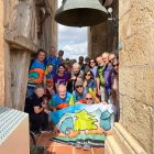 Fotografia de grup del final del projecte, al capdamunt del campanar de la Prioral de Sant Pere de Reus.