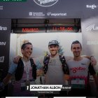 De izquierda a derecha, Marc Bernades, Jonahatan Albon y Julen Calvó.