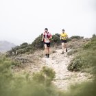Dos de los participantes en la Ultra Trail del Montsant de 2024.