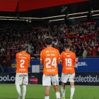 Los jugadores del Reus frente a la afición después del partido en el Johan Cruyff.