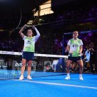 Paula Josemaría y Ari Sánchez celebrando su título en Milán.