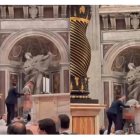 Un guardia de seguridad interceptó al incívico.