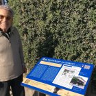 Giorgio junto al plafón que recuerda al  histórico restaurante