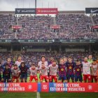 Los dos equipos, Barça y Girona, han posado con una pancarta de apoyo a las Terres de l'Ebre