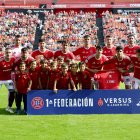 Los jugadores del Nàstic posan con la camiseta de apoyo a les Terres de l'Ebre.