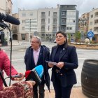 El concejal del PP en Gandesa, Miquel Tomàs, junto a la diputada al Congreso, Elisa Vedrina