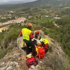 Efectivos de Bombers, durante el rescate.