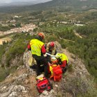 Efectivos de Bombers, durante el rescate.