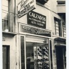 Imatge històrica del comerç 'Calçats Gutiérrez', ubicat a la raval de Jesús de Reus fins l'any 2011.