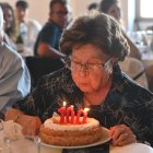 Encarnació Martínez Sardà, vecina centenaria de Forès, en la Conca de Barberà, durante un homenaje en su pueblo el pasado mes de julio