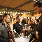 Participan una quincena de expositores, instalados en el tramo inicial de la calle Saragossa.
