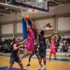 Buscail en una acción a canasta ante el Alfindén.