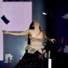 La cantante Rosalia durante su actuación en la gala de LOS40 Music Awards 2025