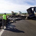 El accidente ha destrozado tres camiones, que se han encontrado en el punto kilométrico 320