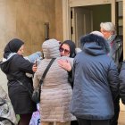 La familia ha abandonado su vivienda sin mostrar oposición. A continuación, se ha blindado la puerta de entrada.